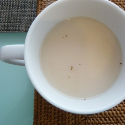 休日、午前中からいただきました。
ちゃんと茶葉からだしたお茶はやっぱりおいしい。甘目のミルクティーもおいしい！
ほっこりほっこりです。